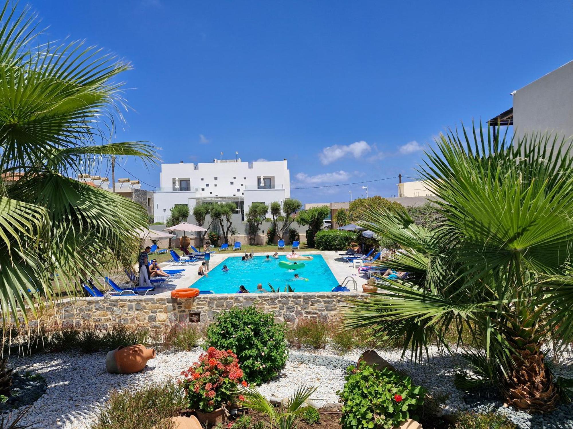Creteco Hotel & Suites Goúrnes Buitenkant foto