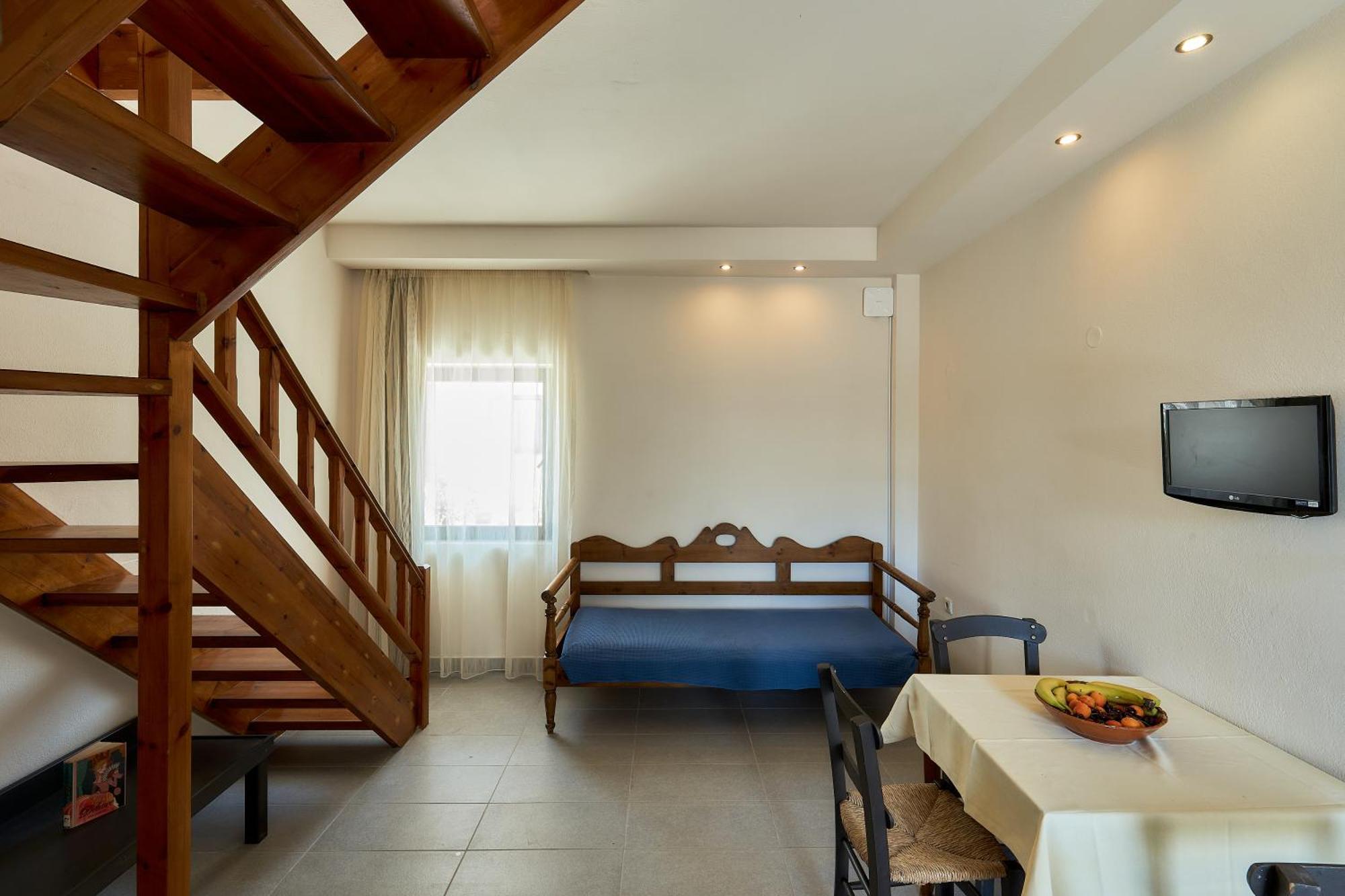 Creteco Hotel & Suites Goúrnes Buitenkant foto