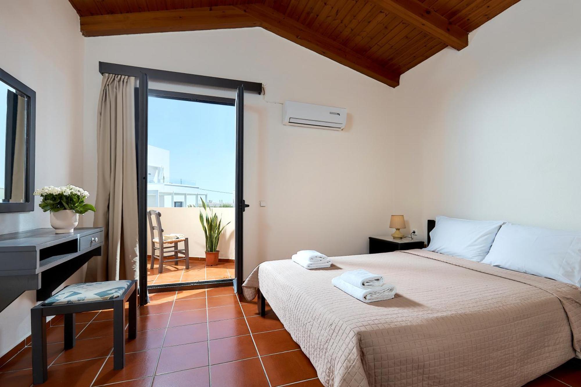 Creteco Hotel & Suites Goúrnes Buitenkant foto