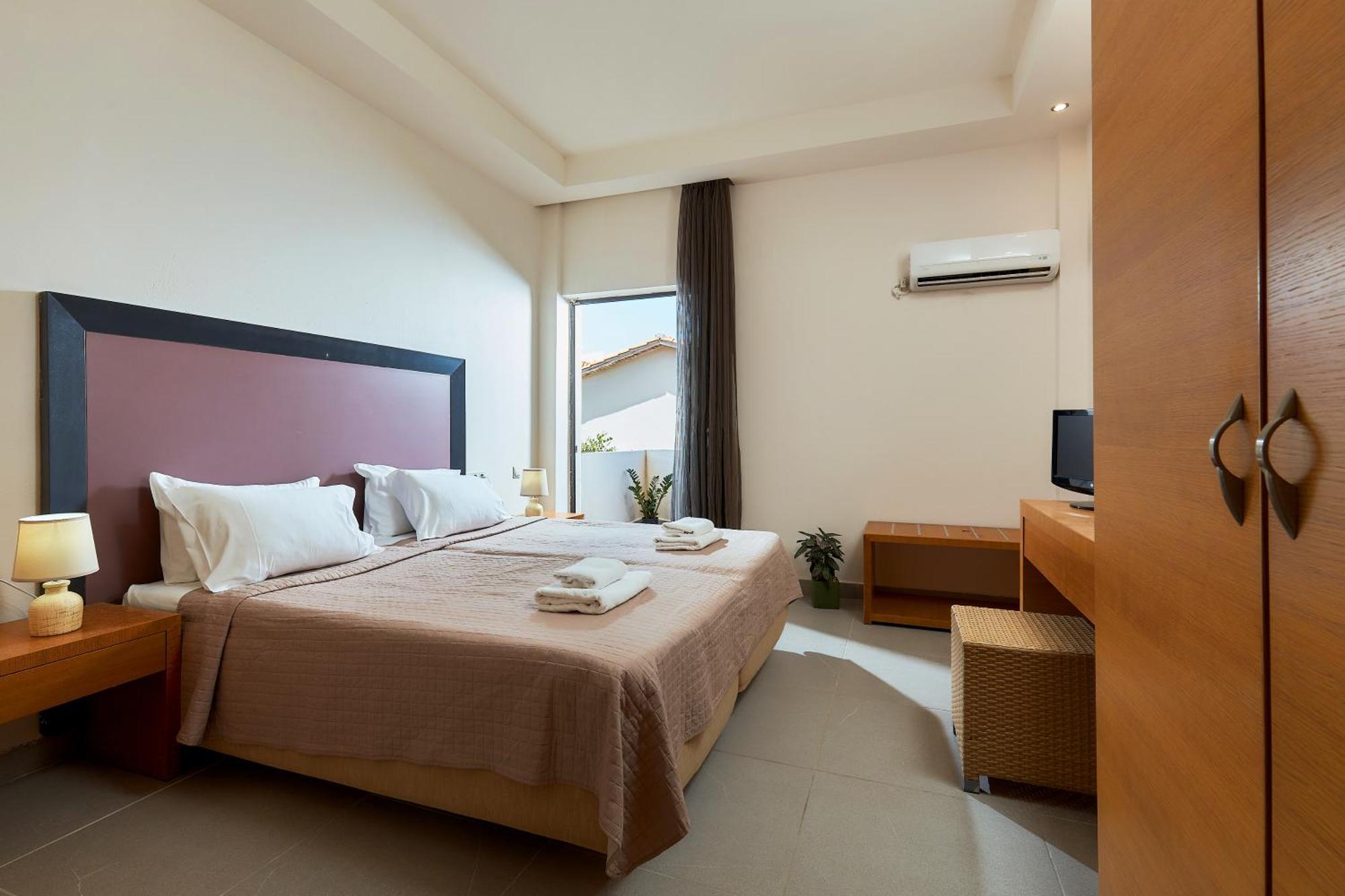 Creteco Hotel & Suites Goúrnes Buitenkant foto