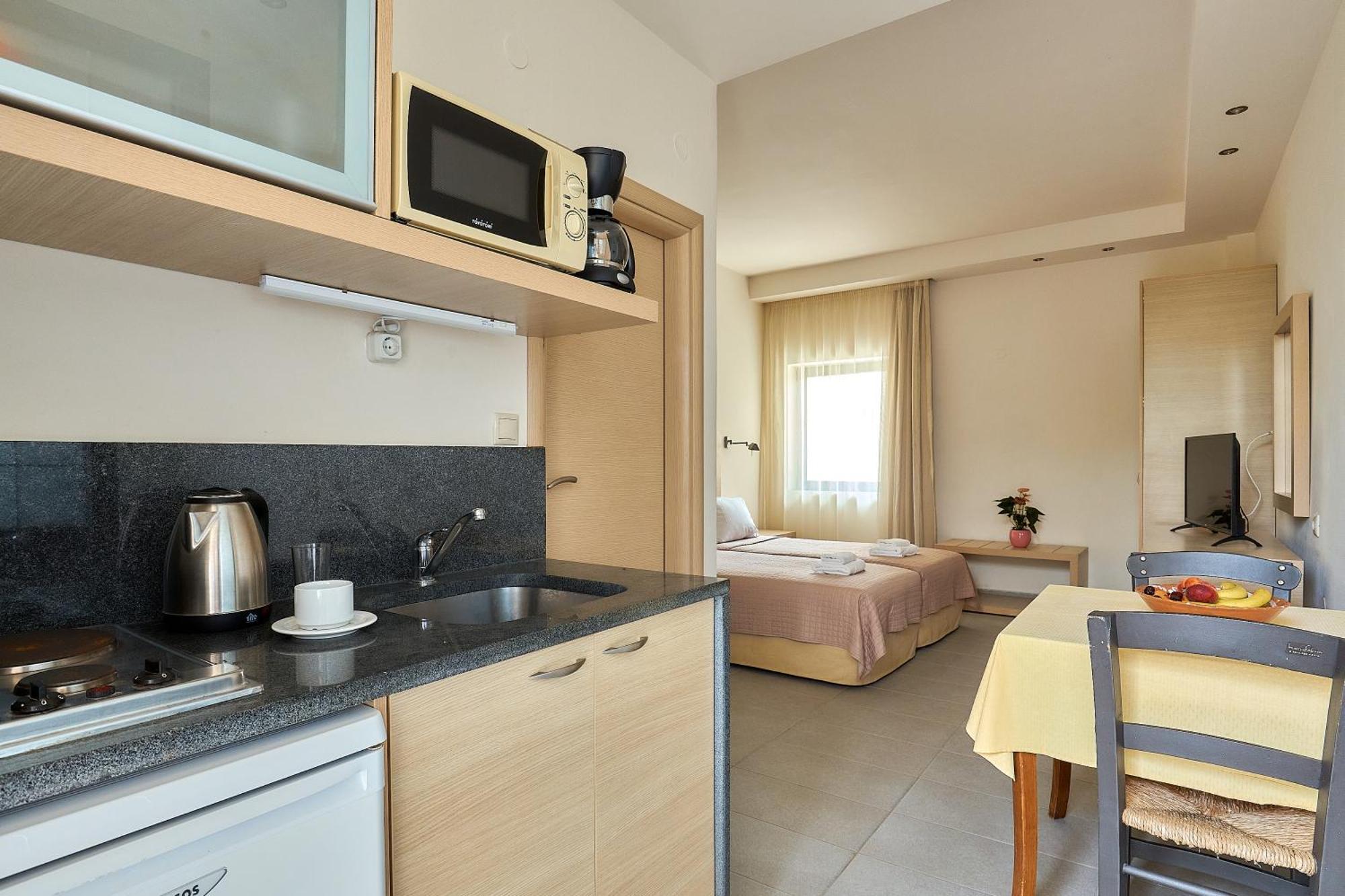 Creteco Hotel & Suites Goúrnes Buitenkant foto
