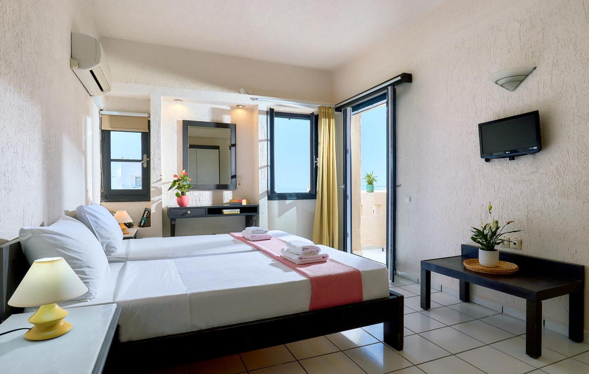 Creteco Hotel & Suites Goúrnes Buitenkant foto