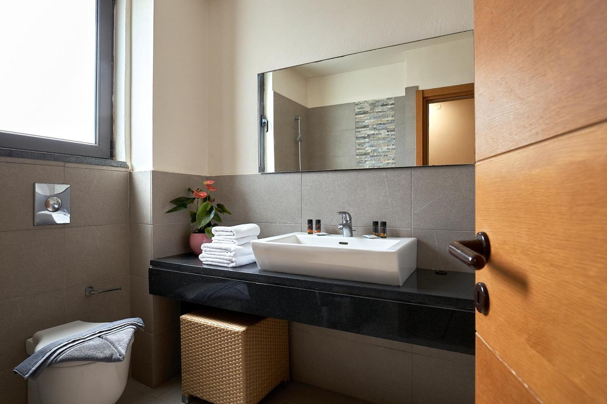 Creteco Hotel & Suites Goúrnes Buitenkant foto