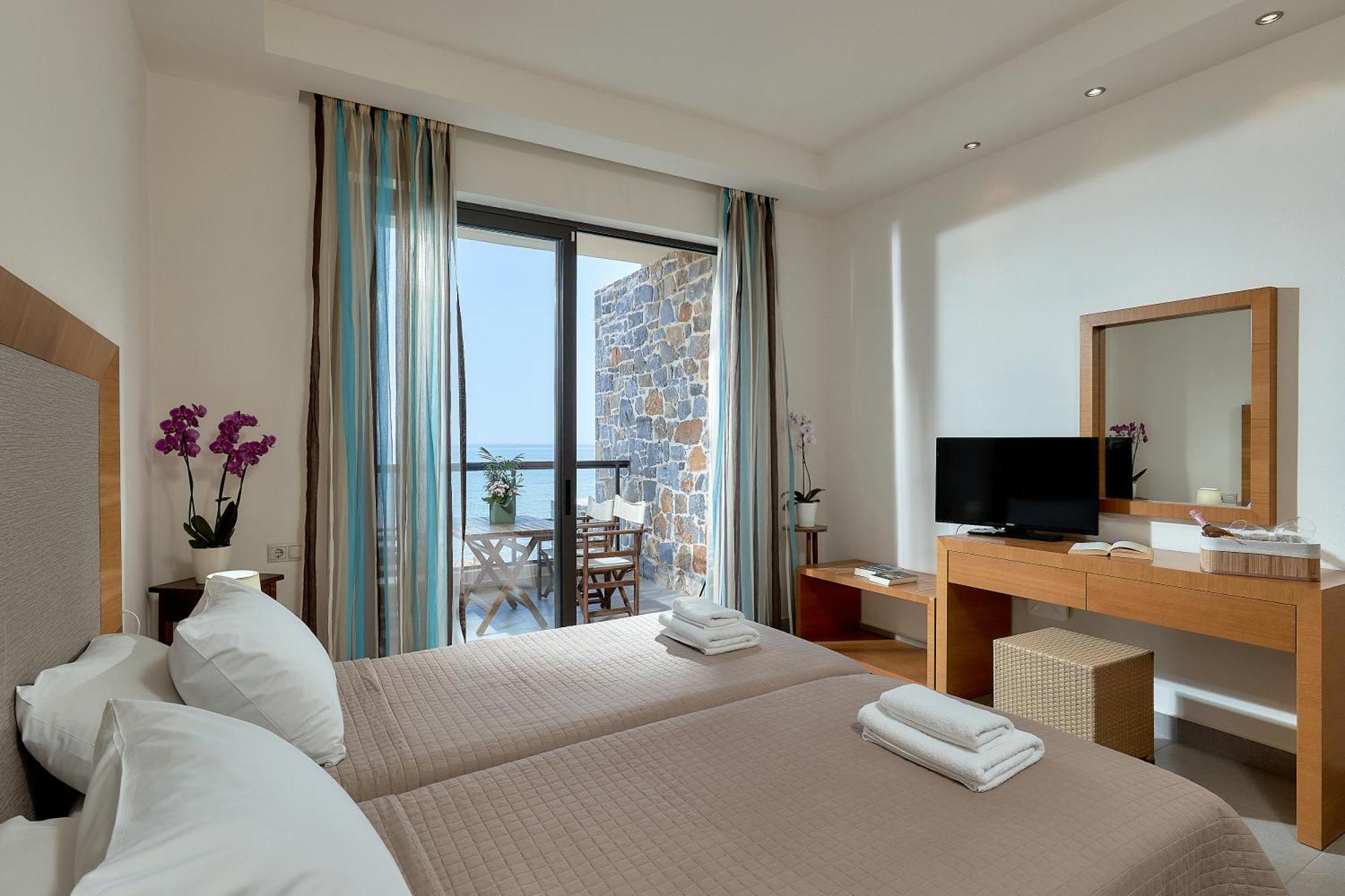 Creteco Hotel & Suites Goúrnes Buitenkant foto
