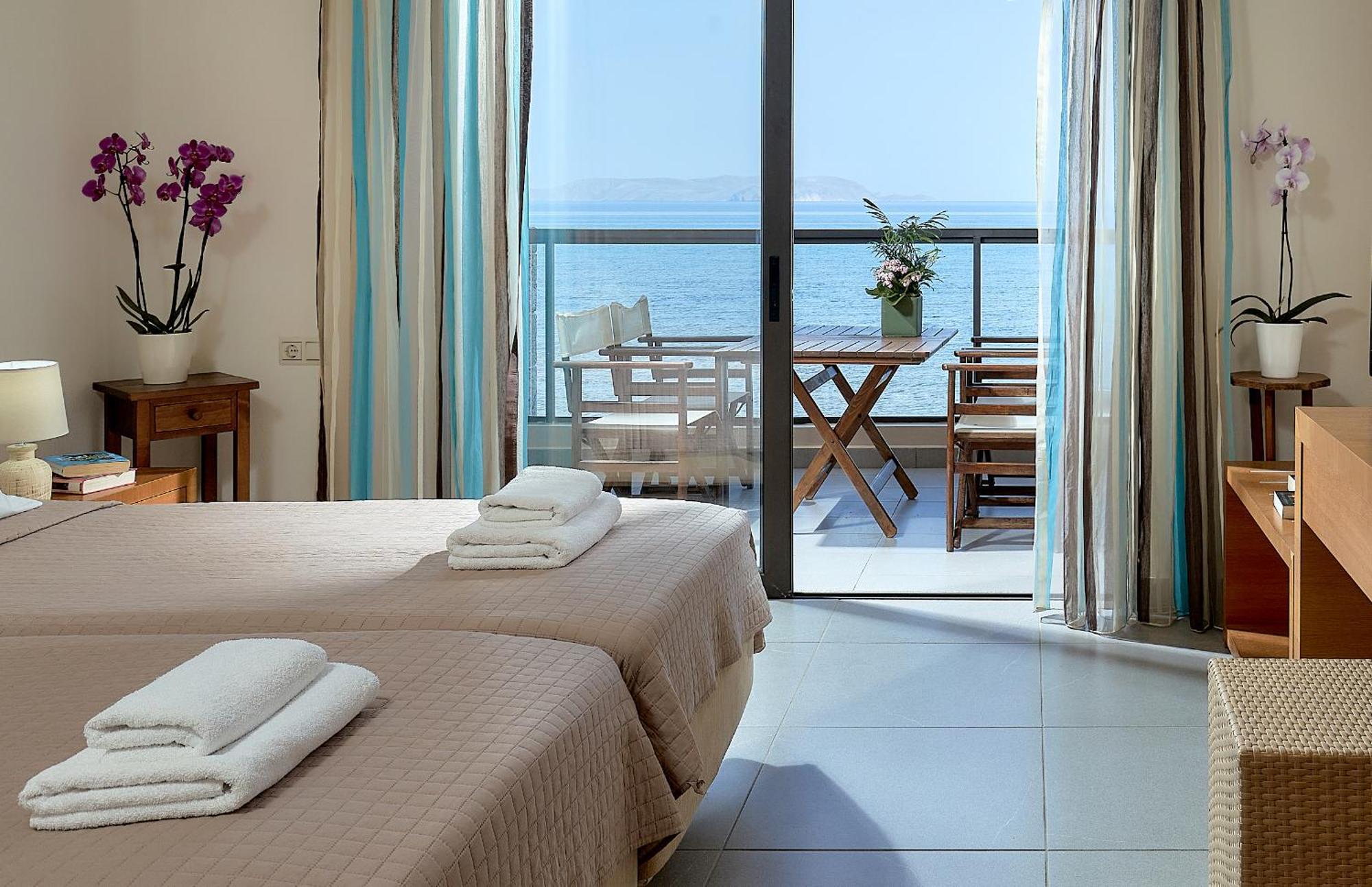 Creteco Hotel & Suites Goúrnes Buitenkant foto